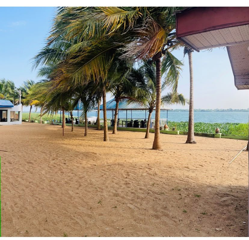 Waterfront Paradise Resort riverside setting