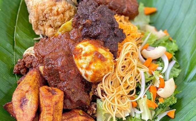 Traditional Ghanaian waakye dish